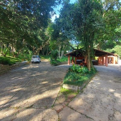 Apartamentos com 202m², 4 quartos, 1 suíte, 2 garagens, no bairro Agronômica em Florianópolis