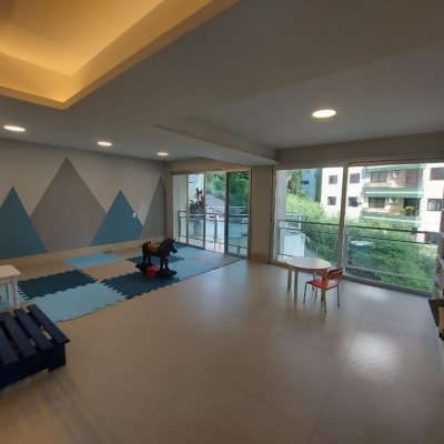 Apartamentos com 202m², 4 quartos, 1 suíte, 2 garagens, no bairro Agronômica em Florianópolis