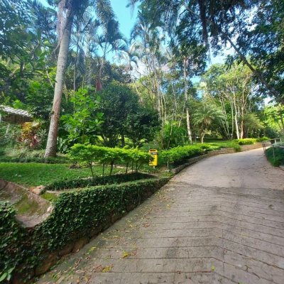 Apartamentos com 202m², 4 quartos, 1 suíte, 2 garagens, no bairro Agronômica em Florianópolis