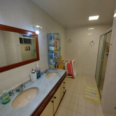 Apartamentos com 202m², 4 quartos, 1 suíte, 2 garagens, no bairro Agronômica em Florianópolis