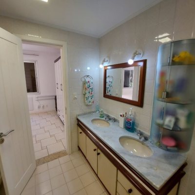 Apartamentos com 202m², 4 quartos, 1 suíte, 2 garagens, no bairro Agronômica em Florianópolis