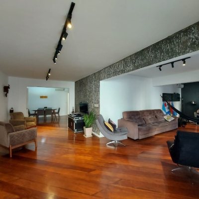 Apartamentos com 202m², 4 quartos, 1 suíte, 2 garagens, no bairro Agronômica em Florianópolis