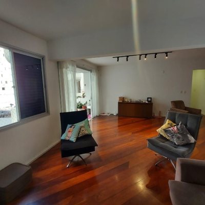 Apartamentos com 202m², 4 quartos, 1 suíte, 2 garagens, no bairro Agronômica em Florianópolis