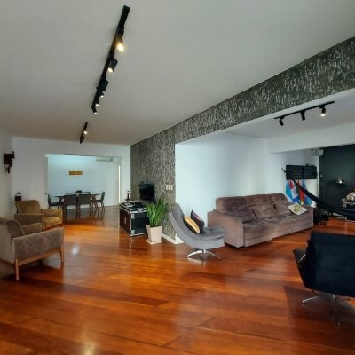 Apartamentos com 202m², 4 quartos, 1 suíte, 2 garagens, no bairro Agronômica em Florianópolis