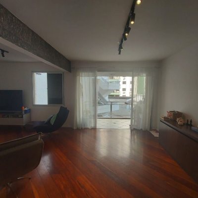 Apartamentos com 202m², 4 quartos, 1 suíte, 2 garagens, no bairro Agronômica em Florianópolis