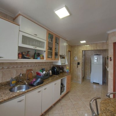 Apartamentos com 202m², 4 quartos, 1 suíte, 2 garagens, no bairro Agronômica em Florianópolis