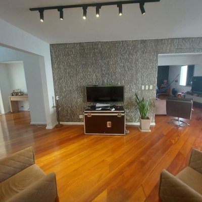 Apartamentos com 202m², 4 quartos, 1 suíte, 2 garagens, no bairro Agronômica em Florianópolis