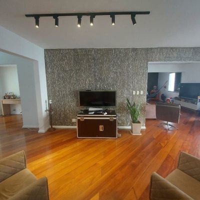 Apartamentos com 202m², 4 quartos, 1 suíte, 2 garagens, no bairro Agronômica em Florianópolis