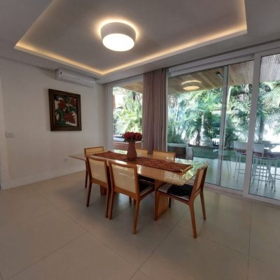 Casa Residencial com 454m², 4 quartos, 4 suítes, 3 garagens, no bairro Rio Tavares em Florianópolis