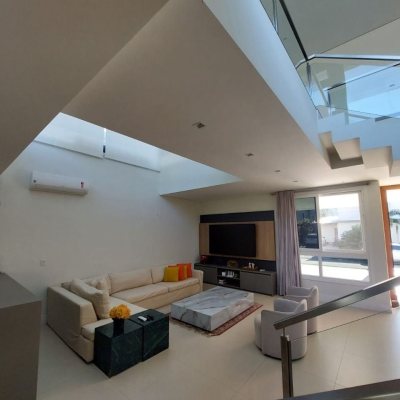 Casa Residencial com 454m², 4 quartos, 4 suítes, 3 garagens, no bairro Rio Tavares em Florianópolis