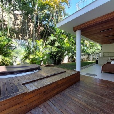 Casa Residencial com 454m², 4 quartos, 4 suítes, 3 garagens, no bairro Rio Tavares em Florianópolis
