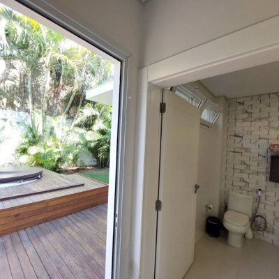 Casa Residencial com 454m², 4 quartos, 4 suítes, 3 garagens, no bairro Rio Tavares em Florianópolis