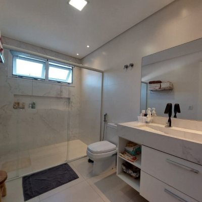 Casa Residencial com 454m², 4 quartos, 4 suítes, 3 garagens, no bairro Rio Tavares em Florianópolis