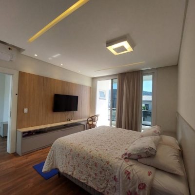 Casa Residencial com 454m², 4 quartos, 4 suítes, 3 garagens, no bairro Rio Tavares em Florianópolis