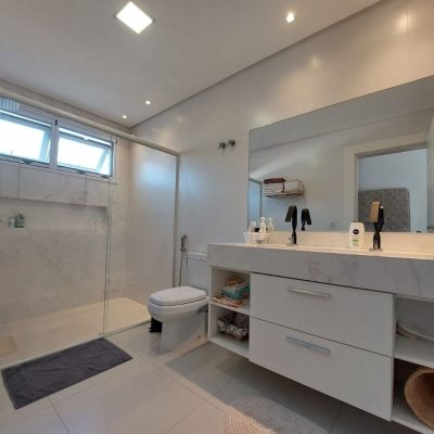 Casa Residencial com 454m², 4 quartos, 4 suítes, 3 garagens, no bairro Rio Tavares em Florianópolis