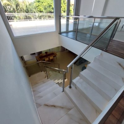 Casa Residencial com 454m², 4 quartos, 4 suítes, 3 garagens, no bairro Rio Tavares em Florianópolis