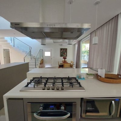 Casa Residencial com 454m², 4 quartos, 4 suítes, 3 garagens, no bairro Rio Tavares em Florianópolis