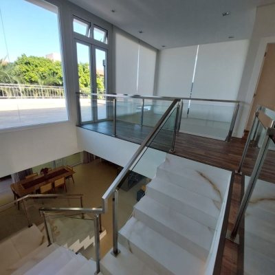 Casa Residencial com 454m², 4 quartos, 4 suítes, 3 garagens, no bairro Rio Tavares em Florianópolis