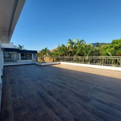 Casa Residencial com 454m², 4 quartos, 4 suítes, 3 garagens, no bairro Rio Tavares em Florianópolis