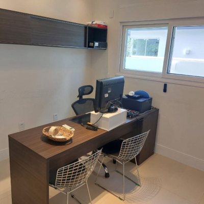 Casa Residencial com 454m², 4 quartos, 4 suítes, 3 garagens, no bairro Rio Tavares em Florianópolis