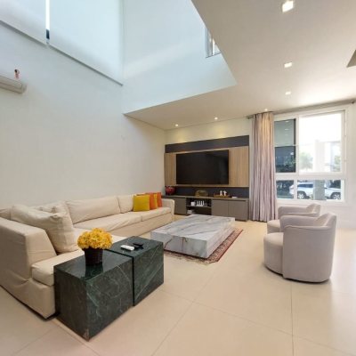 Casa Residencial com 454m², 4 quartos, 4 suítes, 3 garagens, no bairro Rio Tavares em Florianópolis