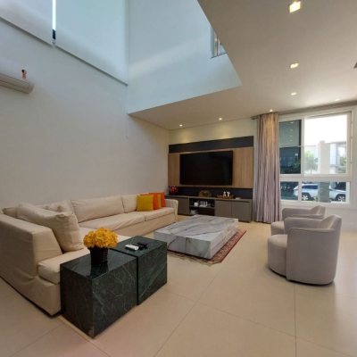 Casa Residencial com 454m², 4 quartos, 4 suítes, 3 garagens, no bairro Rio Tavares em Florianópolis