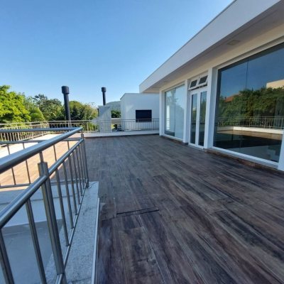 Casa Residencial com 454m², 4 quartos, 4 suítes, 3 garagens, no bairro Rio Tavares em Florianópolis