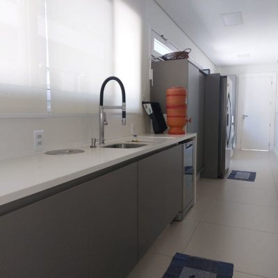 Casa Residencial com 454m², 4 quartos, 4 suítes, 3 garagens, no bairro Rio Tavares em Florianópolis