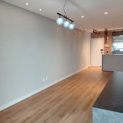 Apartamentos com 92m², 3 quartos, 1 suíte, 2 garagens, no bairro Kobrasol em São José