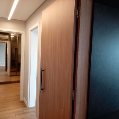 Apartamentos com 92m², 3 quartos, 1 suíte, 2 garagens, no bairro Kobrasol em São José