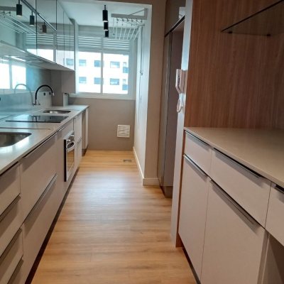 Apartamentos com 92m², 3 quartos, 1 suíte, 2 garagens, no bairro Kobrasol em São José