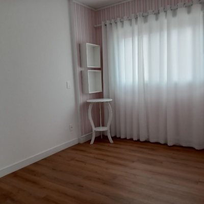Apartamentos com 92m², 3 quartos, 1 suíte, 2 garagens, no bairro Kobrasol em São José