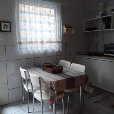 Casa Residencial com 141m², 4 quartos, no bairro Jurerê em Florianópolis