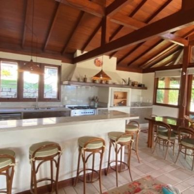 Casa Residencial com 680m², 6 quartos, 3 suítes, 6 garagens, no bairro Ponta Das Canas em Florianópolis