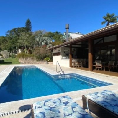 Casa Residencial com 680m², 6 quartos, 3 suítes, 6 garagens, no bairro Ponta Das Canas em Florianópolis