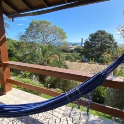 Casa Residencial com 680m², 6 quartos, 3 suítes, 6 garagens, no bairro Ponta Das Canas em Florianópolis