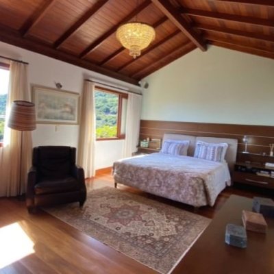 Casa Residencial com 680m², 6 quartos, 3 suítes, 6 garagens, no bairro Ponta Das Canas em Florianópolis