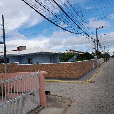 Casa Residencial com 200m², 3 quartos, 1 suíte, 2 garagens, no bairro Ingleses do Rio Vermelho em Florianópolis