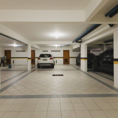 Apartamentos com 148m², 4 quartos, 1 suíte, 4 garagens, no bairro Centro em Florianópolis