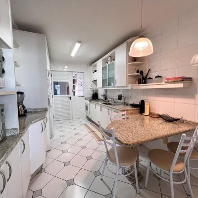 Apartamentos com 148m², 4 quartos, 1 suíte, 4 garagens, no bairro Centro em Florianópolis