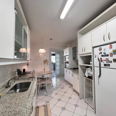 Apartamentos com 148m², 4 quartos, 1 suíte, 4 garagens, no bairro Centro em Florianópolis