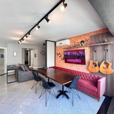 Apartamentos com 148m², 4 quartos, 1 suíte, 4 garagens, no bairro Centro em Florianópolis