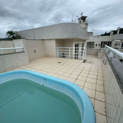 Cobertura com 182m², 3 quartos, 1 suíte, 2 garagens, no bairro Córrego Grande em Florianópolis
