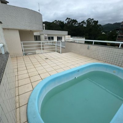 Cobertura com 182m², 3 quartos, 1 suíte, 2 garagens, no bairro Córrego Grande em Florianópolis