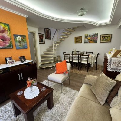 Cobertura com 182m², 3 quartos, 1 suíte, 2 garagens, no bairro Córrego Grande em Florianópolis