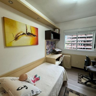 Cobertura com 182m², 3 quartos, 1 suíte, 2 garagens, no bairro Córrego Grande em Florianópolis