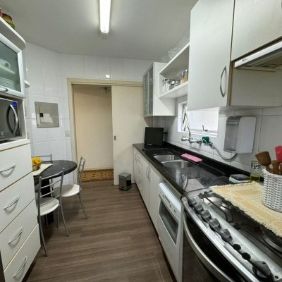 Cobertura com 182m², 3 quartos, 1 suíte, 2 garagens, no bairro Córrego Grande em Florianópolis