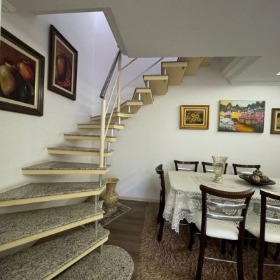 Cobertura com 182m², 3 quartos, 1 suíte, 2 garagens, no bairro Córrego Grande em Florianópolis