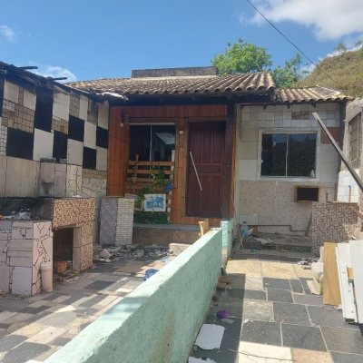 Casa Residencial com 100m², 4 quartos, 4 garagens, no bairro São Sebastião em Palhoça