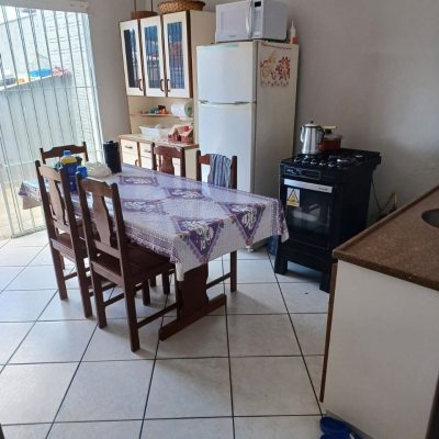 Casa Residencial com 90m², 2 quartos, 2 garagens, no bairro Forquilhas em São José
